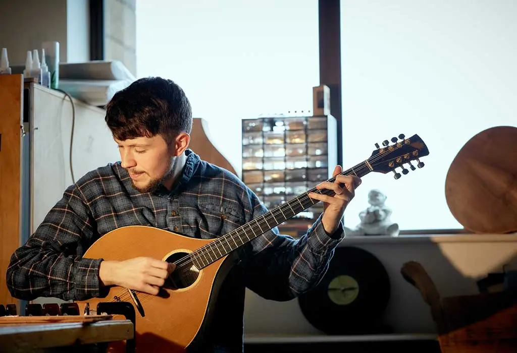 Macdara Ó Faoláin With Bouzouki